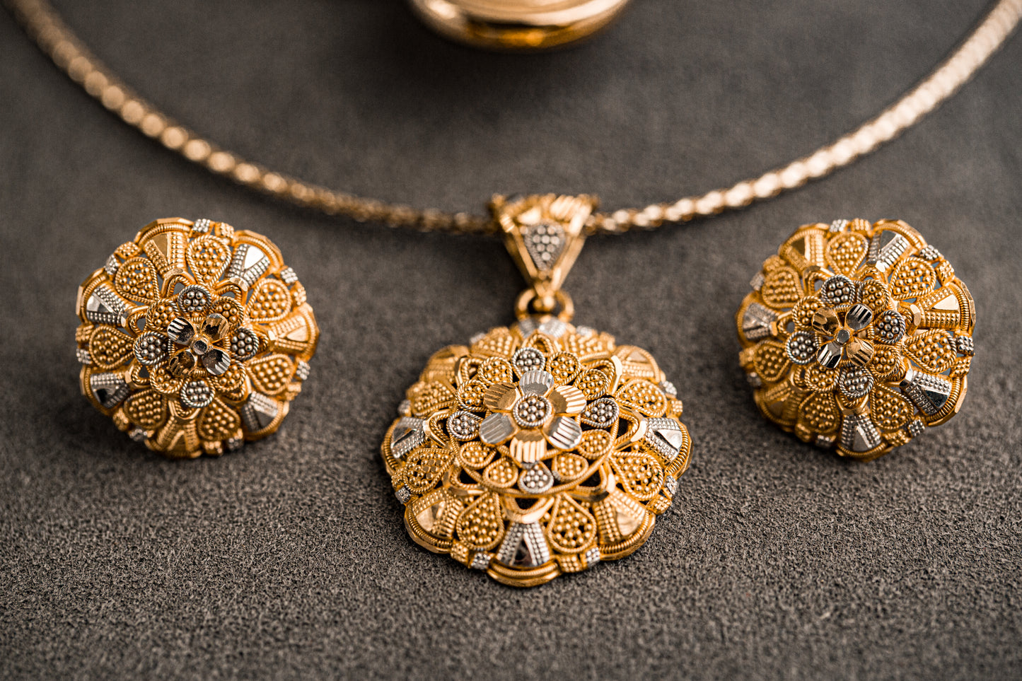 Heritage Filigree Gold Set