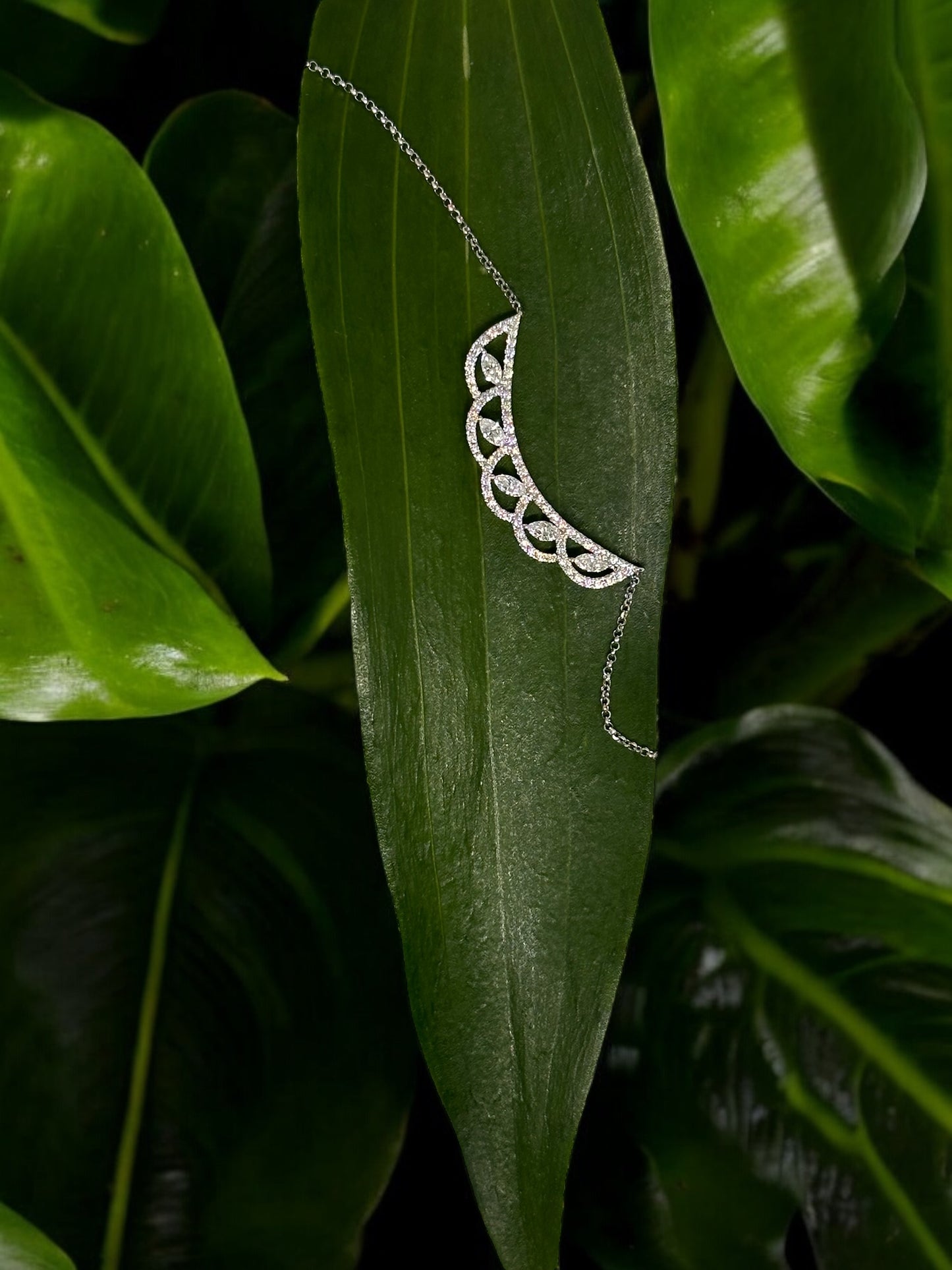 Woman Marquise Diamond Necklace in 18k White Gold