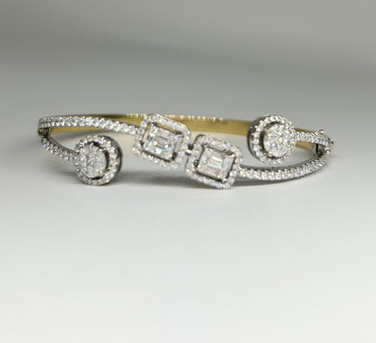 The Éclat Royale Diamond Cuff