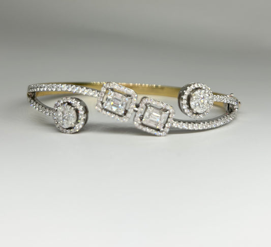The Éclat Royale Diamond Cuff