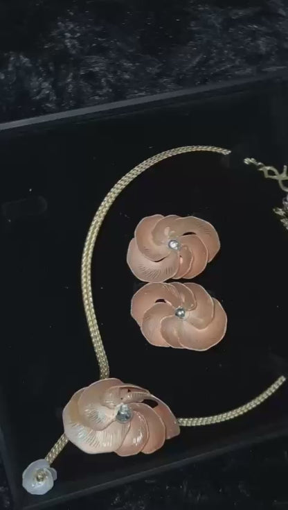 Two Tone Flower Necklace Set